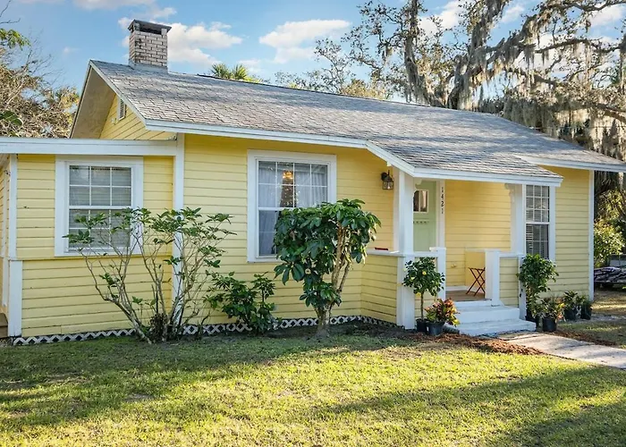 Relaxing 2Br 1Bath Oasis Near River 9 Min To Beach