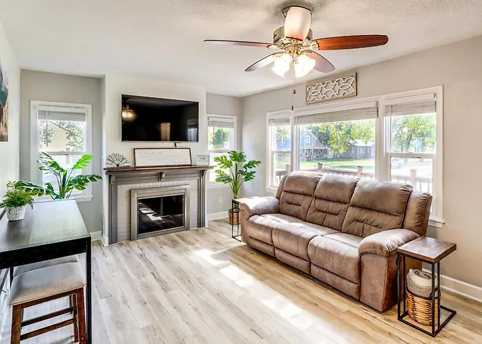 Half-Mi To Dtwn Yankton & River: Charming Home!