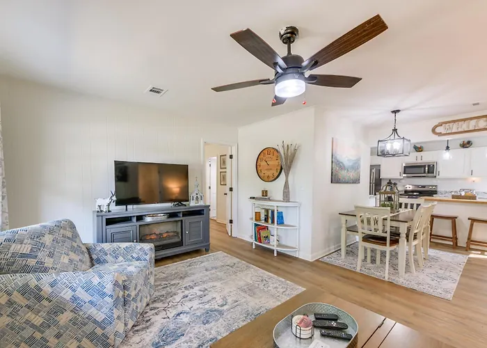 Walk To Dtwn Pine Mountain! Quiet Cottage W/ Yard