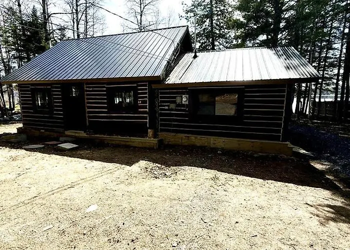Charming Lakeside Cabin Bungalow With Timeless Rustic Beauty Near Portage Lake In Maine