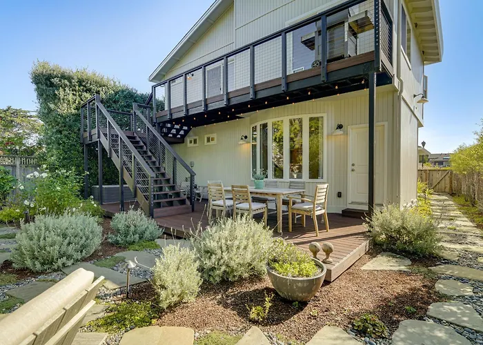 Steps To Ocean: Luxe Family Home In Half Moon Bay!