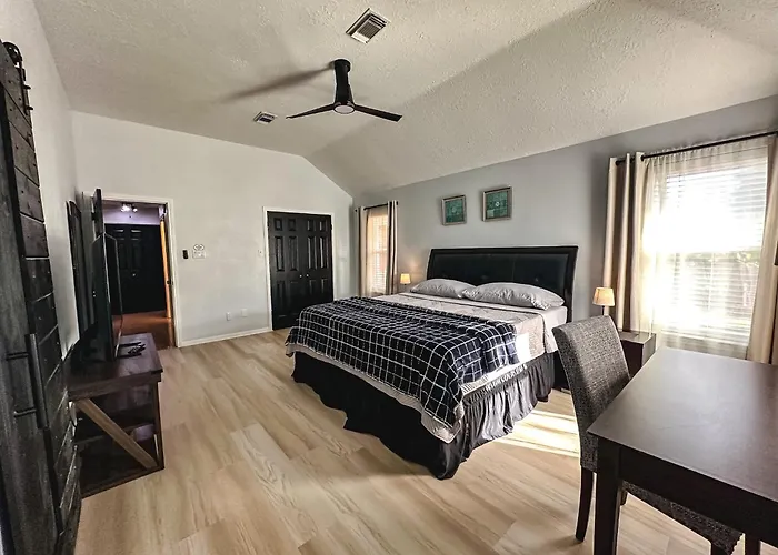 Maple House Backyard Retreat W Hot Tub Near Iah