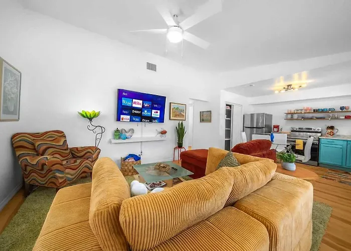 The Happy Haven - Near Manatee Tours - Pet Friendly