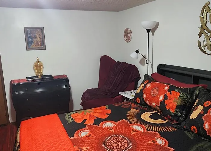 Comfortable Cozy Living Space, Kent Wa