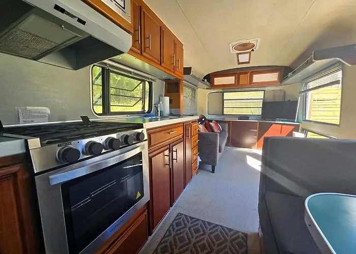Peaceful Farm Airstream Camper Retreat - Hot Tub