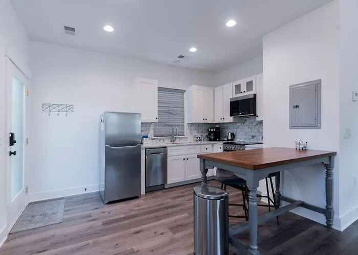 Charming Old Town Loft, Nestled In The Heart Of Historic Bluffton, Sc