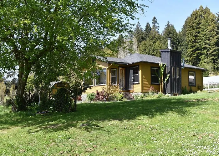 Farmhouse Cabin In The Redwoods