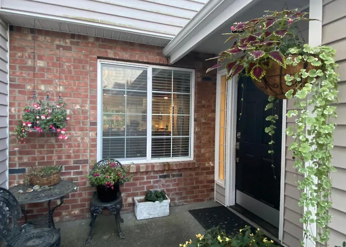 South Seattle Gated Community 90 Day Minimum