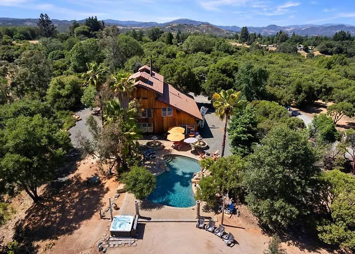 Unique Stay! Pool, Hot Tub, Game Room, Views