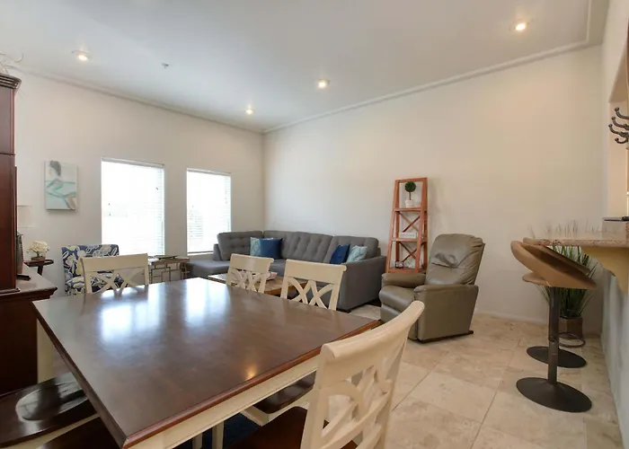 Downtown Pismo Beach Modern Updated Single-Level
