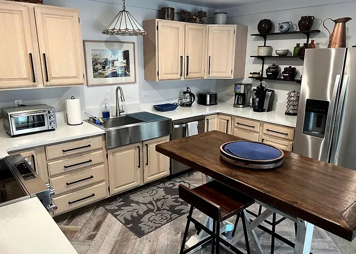 Elegant Western-Style Vacation Rental With Mountain Views Near Madison River In Ennis, Montana