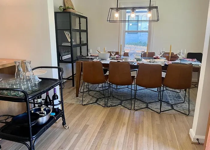 Luxurious 2-Bedroom House In Decatur