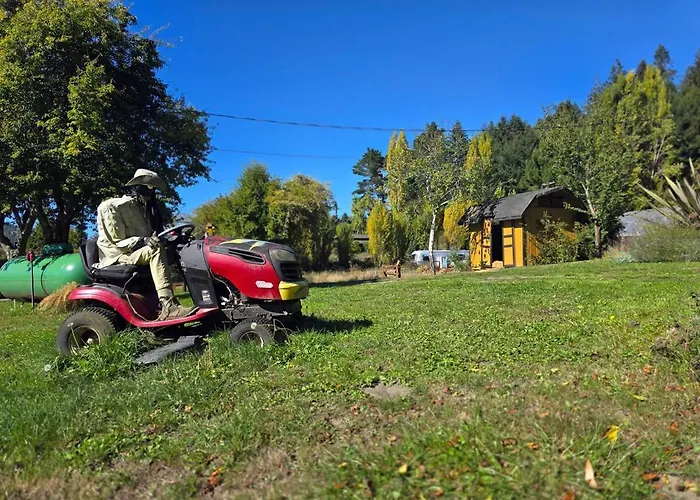Peaceful Farm Airstream Camper Retreat - Hot Tub