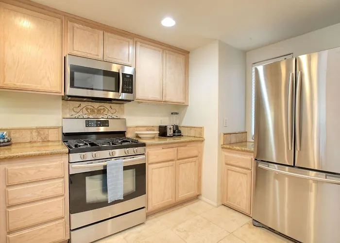 Downtown Pismo Beach Modern Updated Single-Level