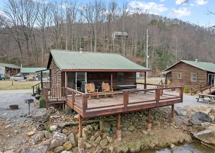 The Great Escape - Riverfront Cabin, Mountain Views, Fishing, And Rafting!