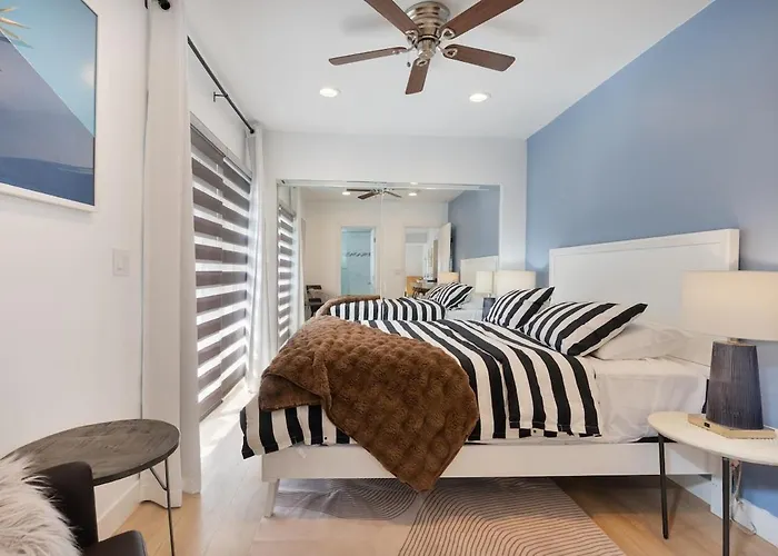 Serene Luxe Residence Near Rose Bowl-2Br Front House