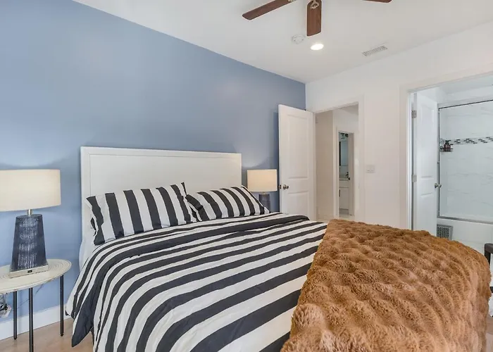 Serene Luxe Residence Near Rose Bowl-2Br Front House