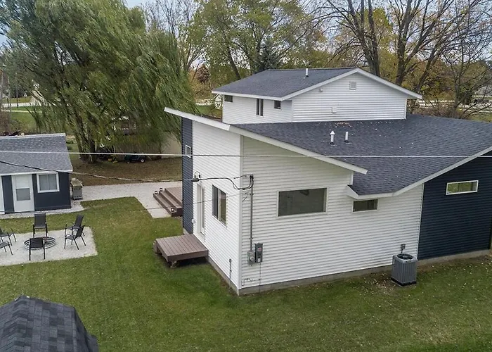Modern 3-Bedroom Home With Lake Huron Beach Access