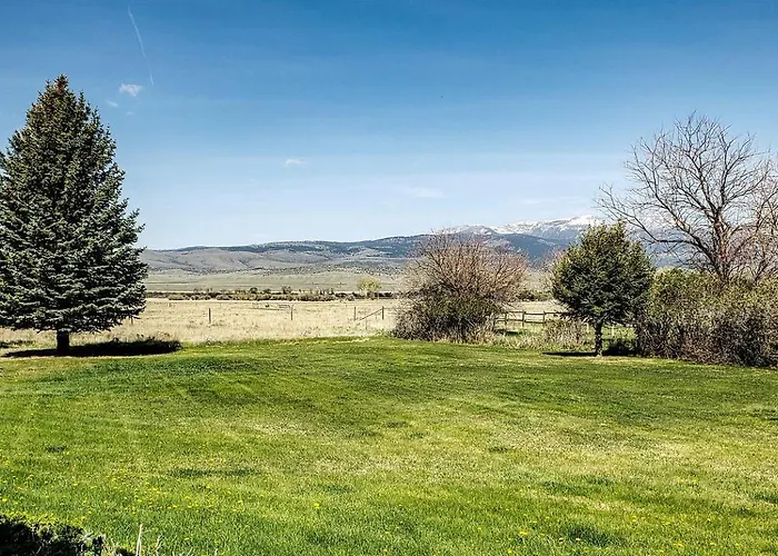 Elegant Western-Style Vacation Rental With Mountain Views Near Madison River In Ennis, Montana