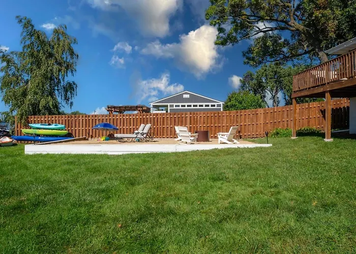 The Lake House On Myers Bay - 3-Bed 2-Bath Luxury Home With Private Pier Beach Firepit And Deck