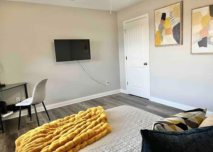 Modern 2Bd 2Ba - Near I75, No Steps, Free Wifi