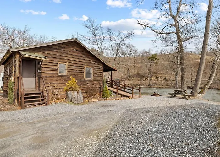 Cast Away - Riverfront Cabin, Mountain Views, Fishing, And Hiking!