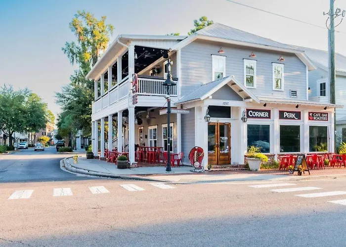 Charming Old Town Loft, Nestled In The Heart Of Historic Bluffton, Sc