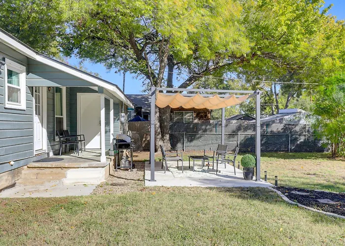 Walk To Cowboys Stadium! Arlington Home W/ Yard