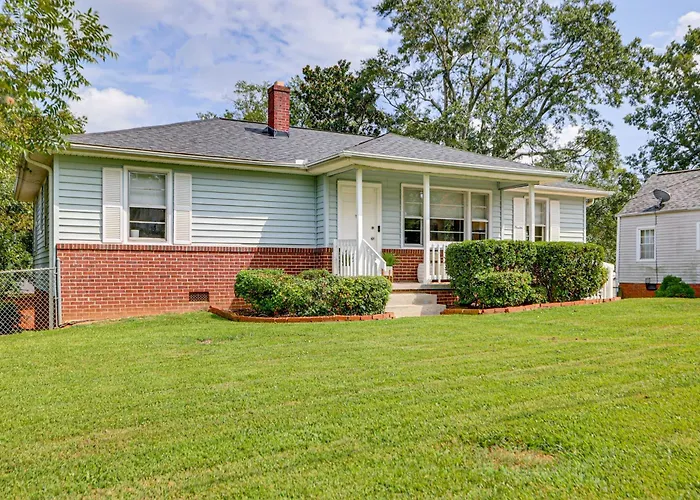 Families Welcome, Fenced Yard: Inviting Greer Home