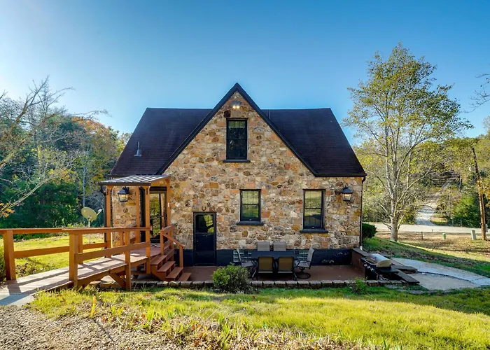 Old Stone Cottage Retreat In The Heart Of Missouri