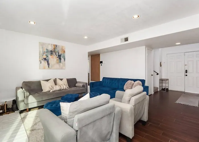 Heidi House Entire Duplex Relocation Stays
