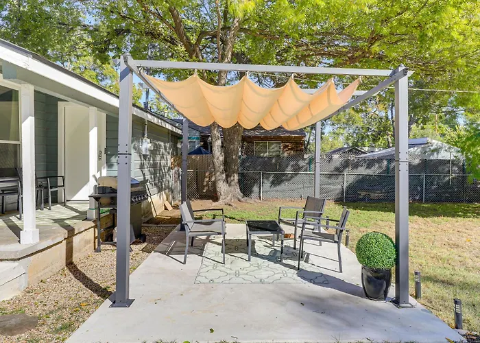 Walk To Cowboys Stadium! Arlington Home W/ Yard