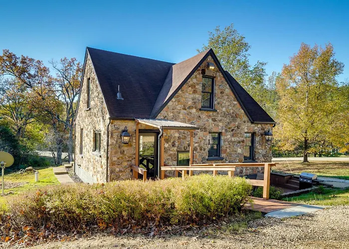 Old Stone Cottage Retreat In The Heart Of Missouri