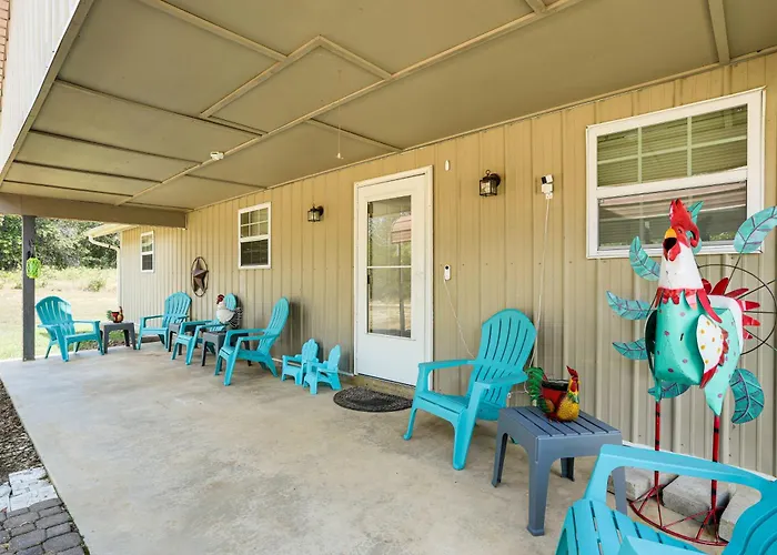 Chickinn Fire Pit Retreat Near Spring River!