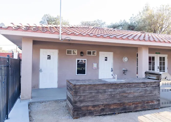 Shasta Trailer- Vintage Charm, Modern Comfort Pool