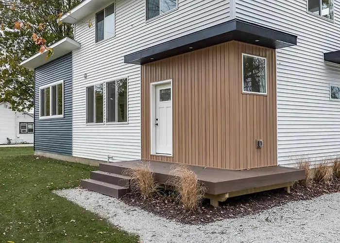 Modern 3-Bedroom Home With Lake Huron Beach Access