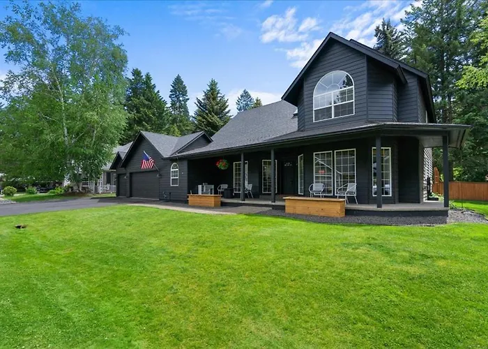 Lake, Hot Tub, Golf Retreat