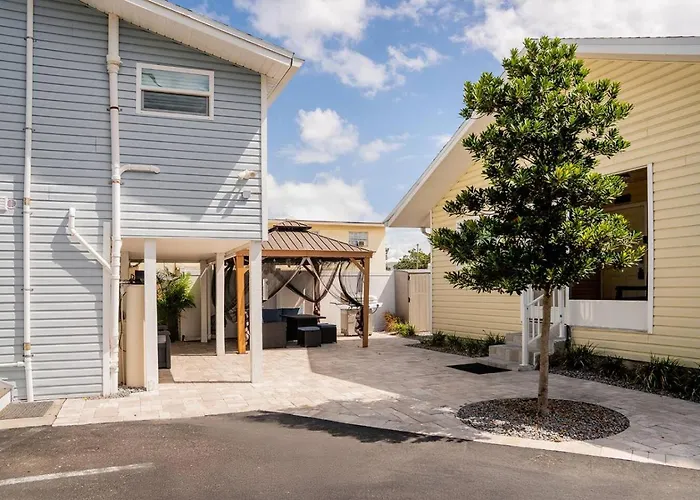 Cozy Coastal Cottage Whole House Sleeps 10