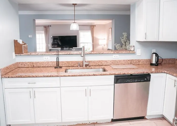 Cozy Springfield Townhome , Wifi , Pet Friendly