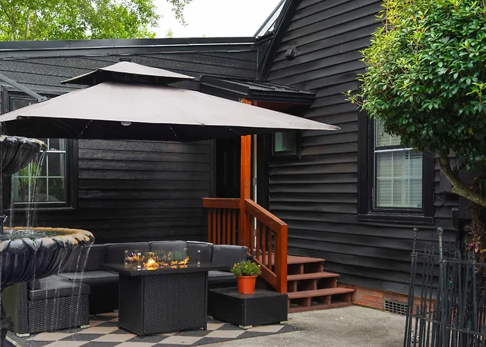 Wilmington Luxury Spa Retreat- Prime Location