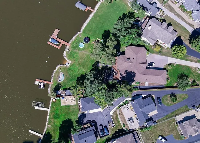 The Lake House On Myers Bay - 3-Bed 2-Bath Luxury Home With Private Pier Beach Firepit And Deck