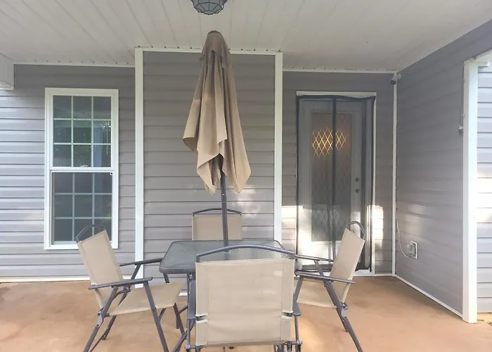 Spacious Fenced Home With Garage In Kathleen