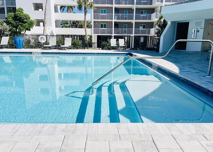 Island Beach Club - Steps To The Gulf!