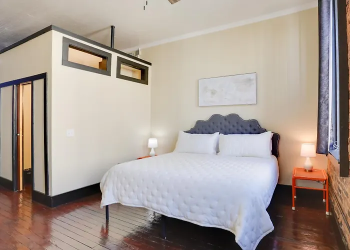 Convenient Couple'S Retreat In Dtwn Marshall!