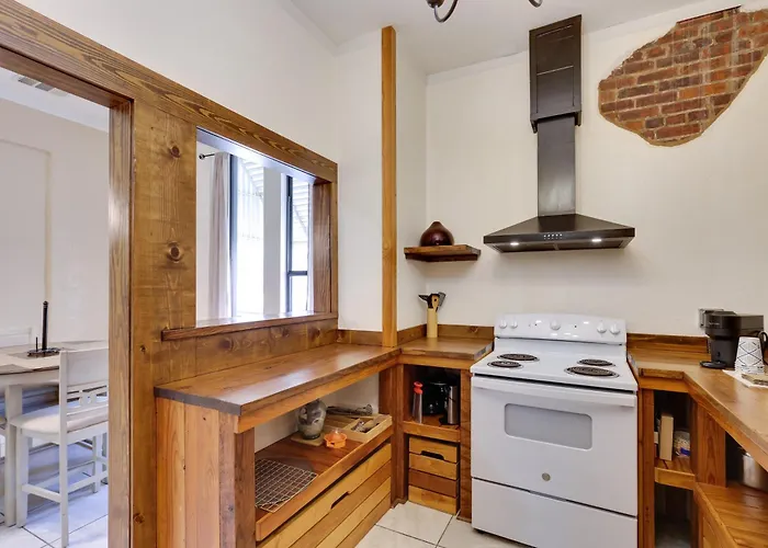 Shop, Dine & Unwind: Dtwn Marshall Studio!