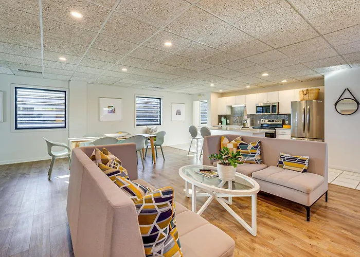 Between Restaurant & Brewery! Chic Perrysburg Apt