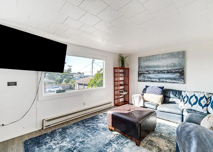 Walk To Beach & Harbor: Spacious Westport Apt!