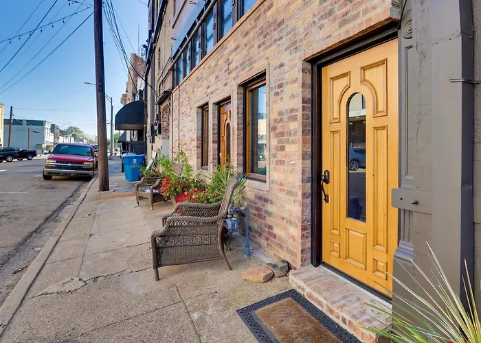 Convenient Couple'S Retreat In Dtwn Marshall!