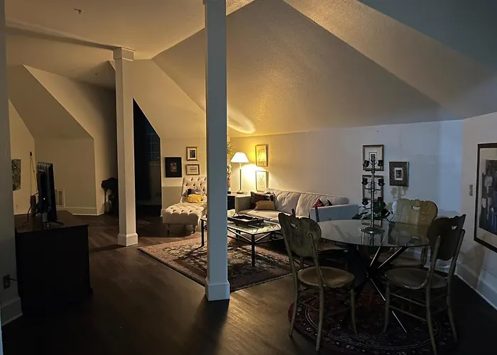 Innkeeper Suite At The Currier Inn