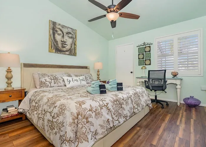 Serene Zen King Bed Condo - Half Mile From Beach